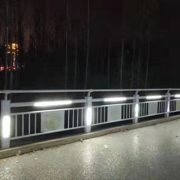 燈光護欄